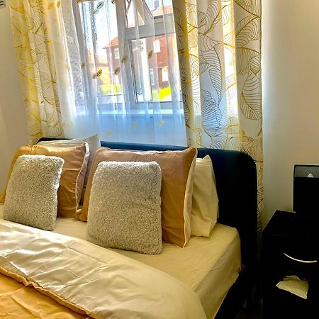Double Room Bentilee Bucknall  Экстерьер фото