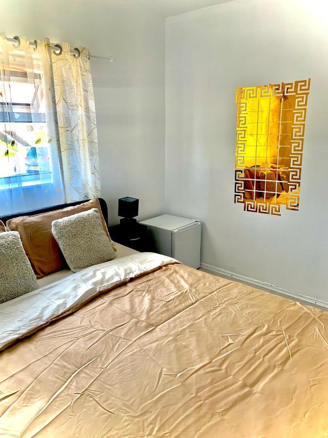 Double Room Bentilee Bucknall  Экстерьер фото