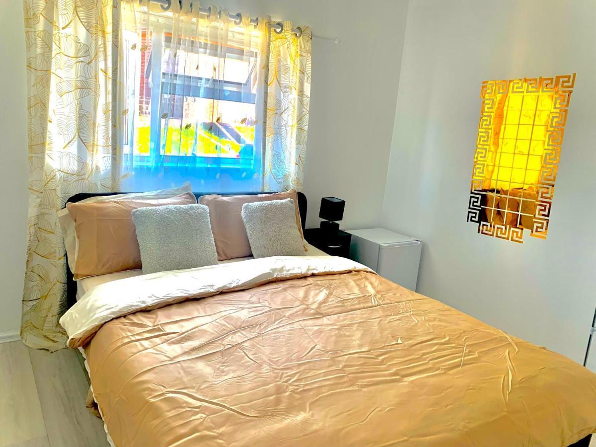 Double Room Bentilee Bucknall  Экстерьер фото