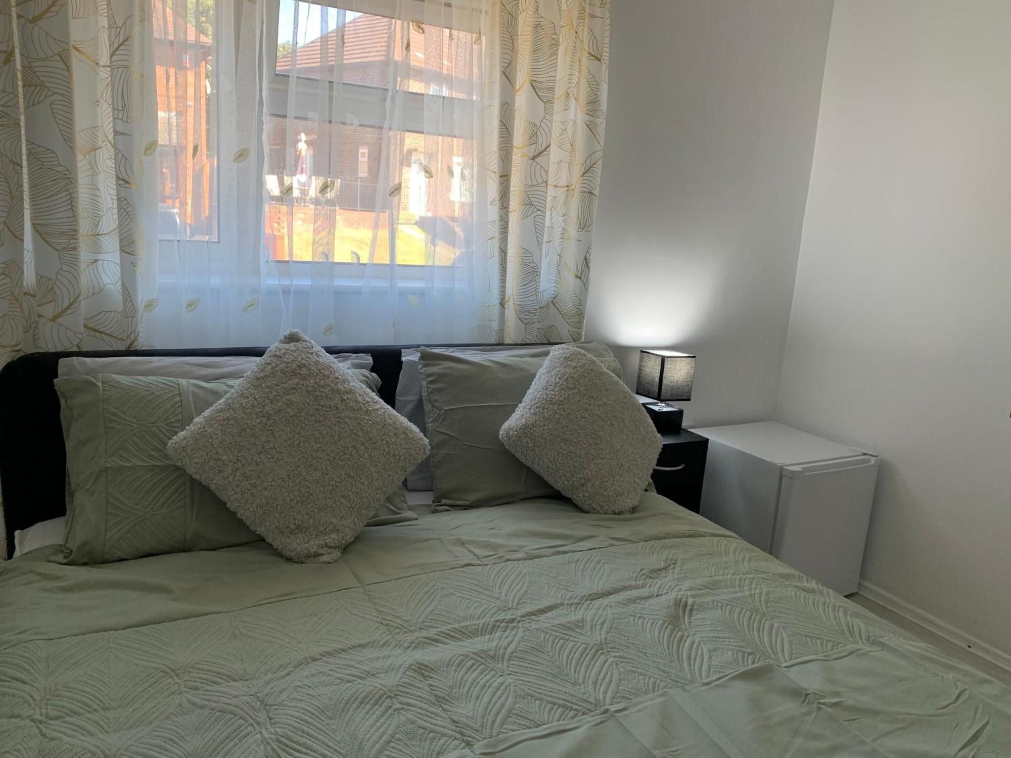 Double Room Bentilee Bucknall  Экстерьер фото